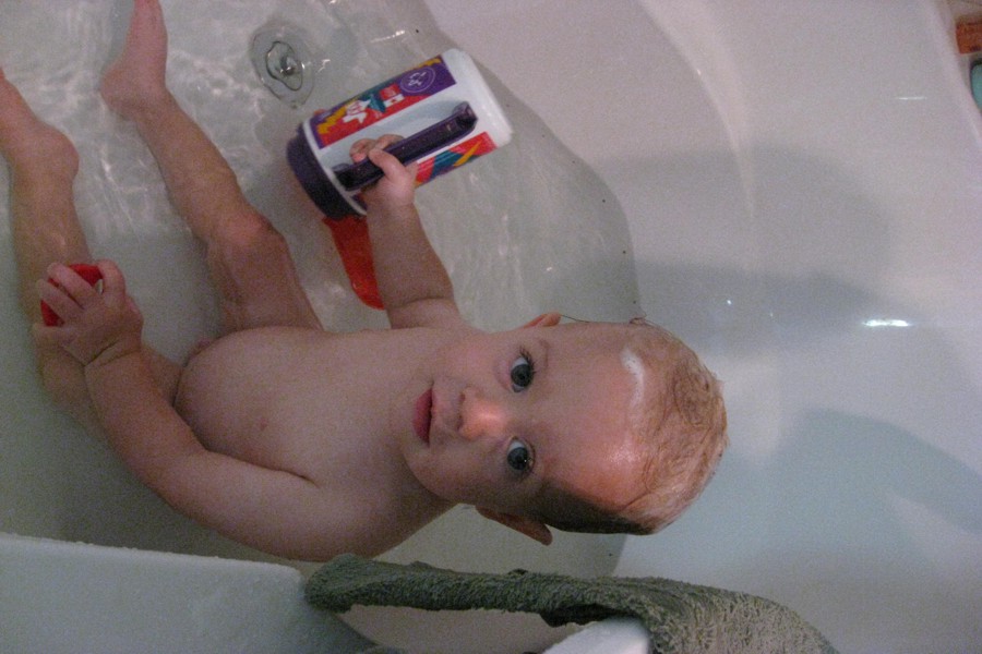 ../image/day 1 dean bathtime 2.jpg